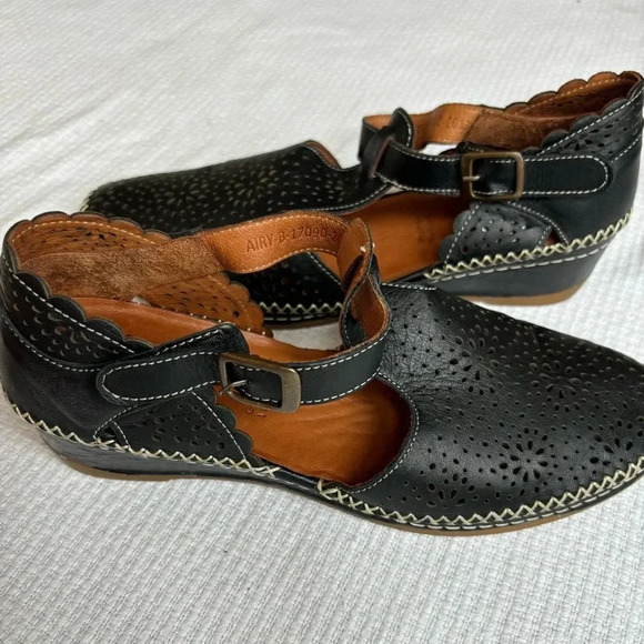 Spring Step EUC Black Leather, T-Strap Mary Jane Wedges with White Threading - Picture 10 of 11